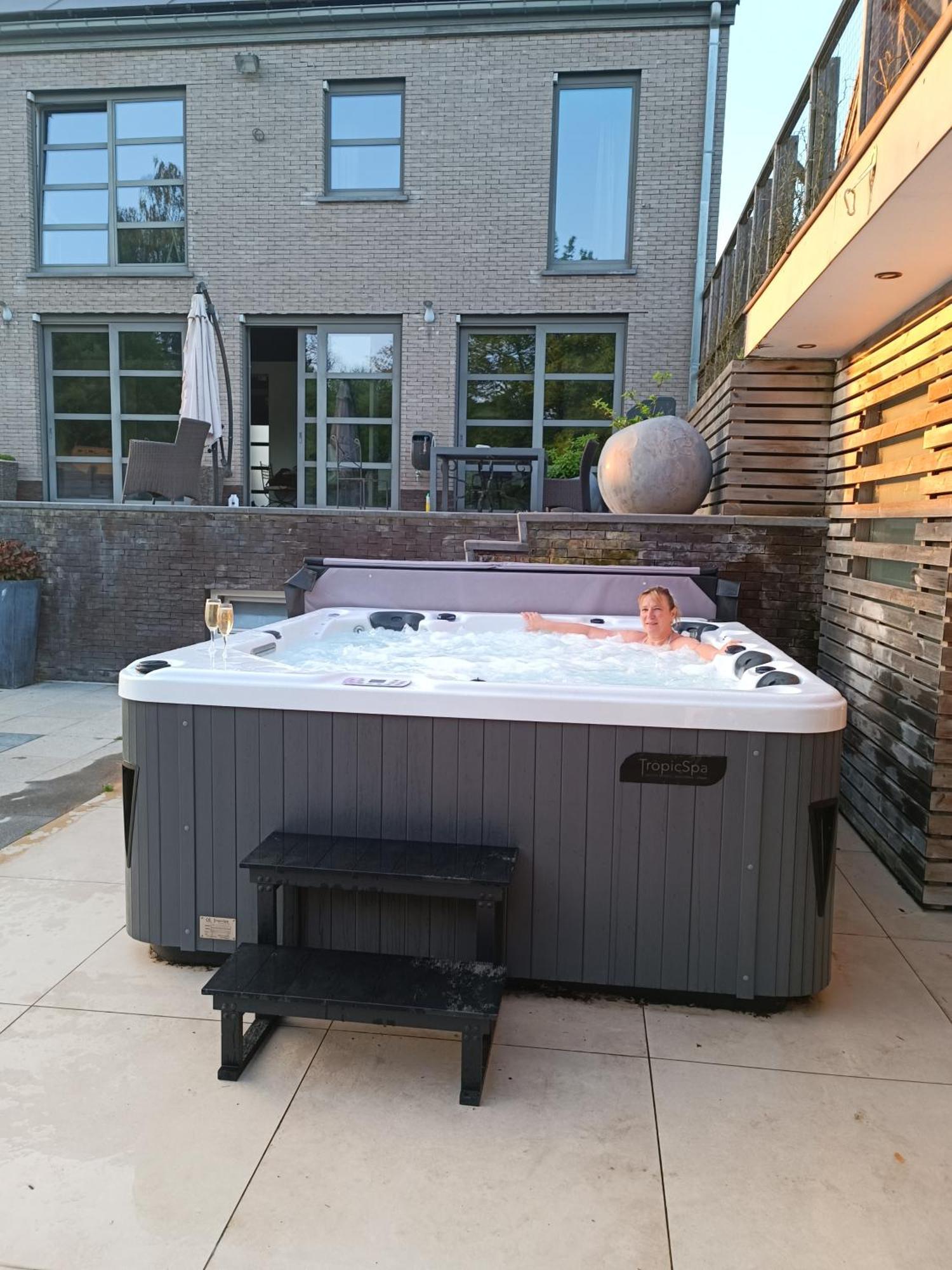Appartement 5 Personnes Avec Acces Piscine Et Jacuzzi Villers-la-Ville Luaran gambar